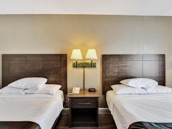 Plaza Hotel Fort Lauderdale : photo 3 de la chambre chambre deluxe avec 2 lits queen-size