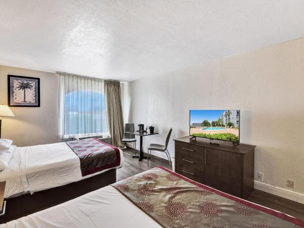 Plaza Hotel Fort Lauderdale : photo 1 de la chambre chambre deluxe avec 2 lits queen-size