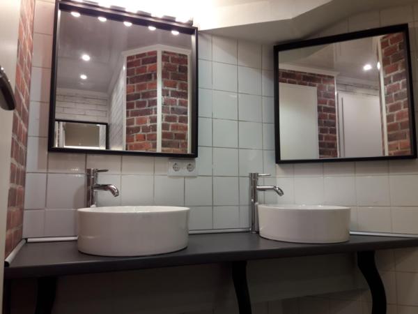 K&S Apartments : photo 8 de la chambre chambre quadruple avec salle de bains privative séparée