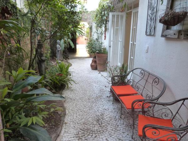 Zen Hostel Brasil : photo 3 de la chambre chambre double avec salle de bains privative - accessible via jardin