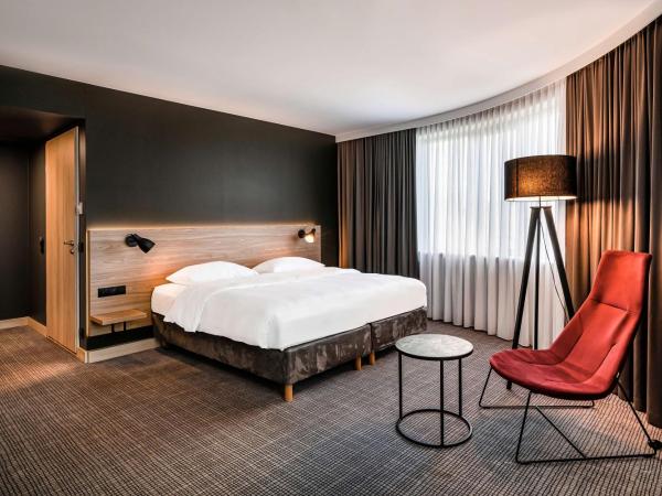 Park Inn by Radisson Krakow : photo 2 de la chambre suite junior