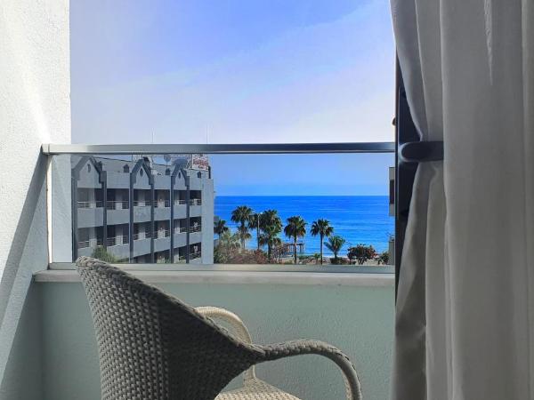 Ozgur Bey Spa Hotel : photo 1 de la chambre chambre lit queen-size - vue sur mer