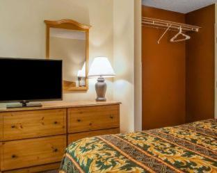 Suburban Studios : photo 6 de la chambre efficiency double room with two double beds - accessible/non smoking