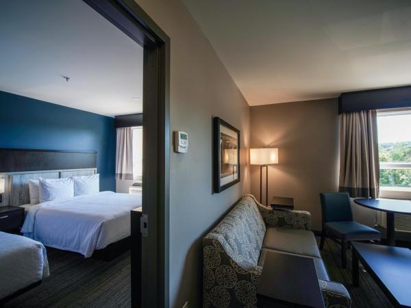 Best Western Plus Chocolate Lake Hotel - Halifax : photo 8 de la chambre suite 1 chambre avec 2 lits queen-size