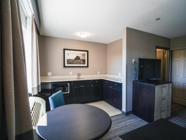 Best Western Plus Chocolate Lake Hotel - Halifax : photo 10 de la chambre suite 1 chambre avec 2 lits queen-size