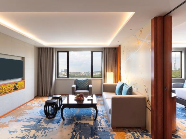 China Hotel Guangzhou-Free Shuttle Bus to Canton Fair Complex : photo 3 de la chambre suite exécutive