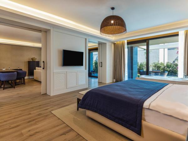 Kaya Palazzo Resort & Residences Le Chic Bodrum : photo 1 de la chambre grande suite avec jardin 