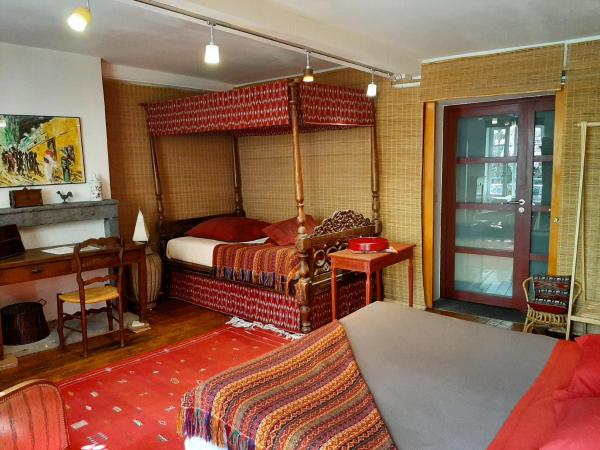 Chambres d'Hôtes Le Petit Siam : le calme en centre ville : photo 1 de la chambre chambre familiale avec salle de bains privative