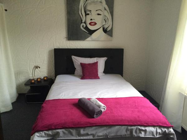 Haus Gerry : photo 6 de la chambre chambre simple avec salle de bains