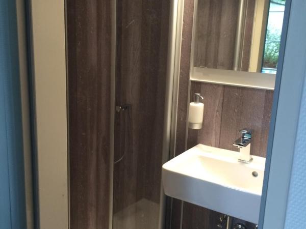 Haus Gerry : photo 7 de la chambre chambre simple avec salle de bains