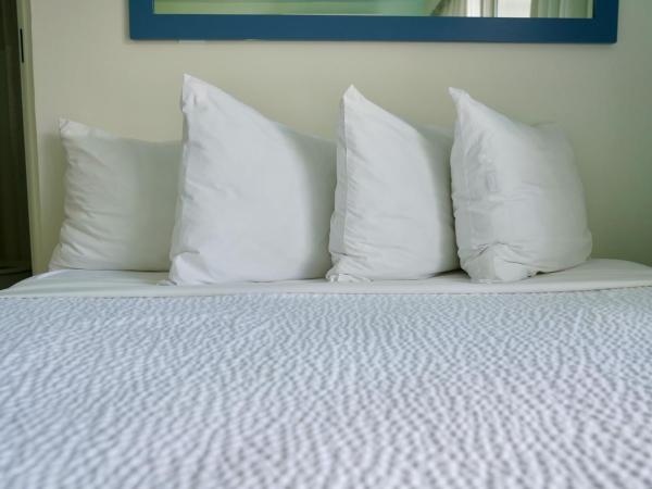 Hotel La Croix : photo 4 de la chambre hébergement lit queen-size - bronze