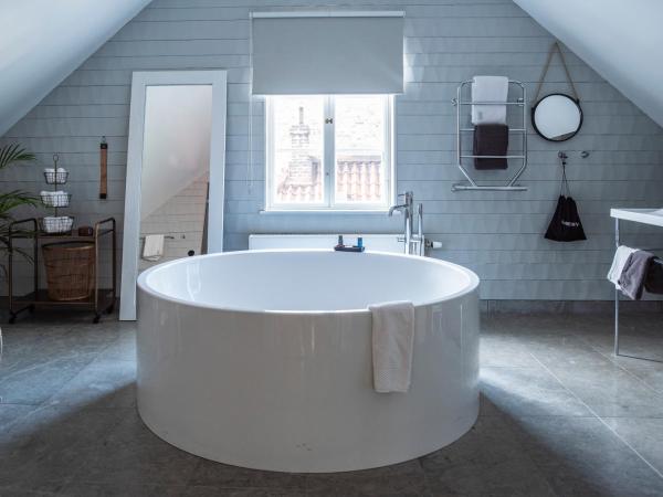 V Hotel Helsingborg; BW Premier Collection : photo 6 de la chambre suite lit king-size avec baignoire