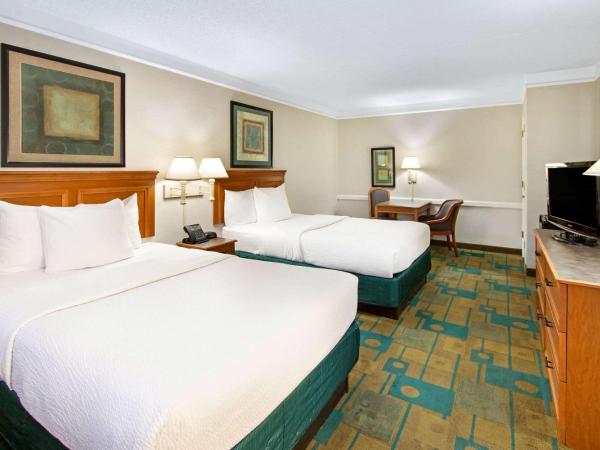 La Quinta Inn by Wyndham Albuquerque Airport : photo 2 de la chambre chambre double avec 2 lits doubles