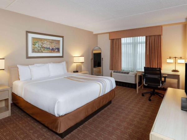 La Quinta by Wyndham Garden City : photo 4 de la chambre suite studio familial 1 lit king-size deluxe - accessible aux personnes à mobilité réduite - non-fumeurs