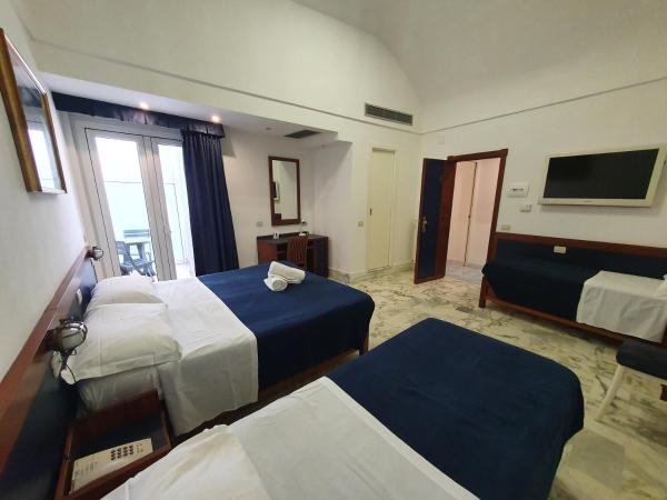 Hotel Il Faro : photo 1 de la chambre chambre quadruple classique