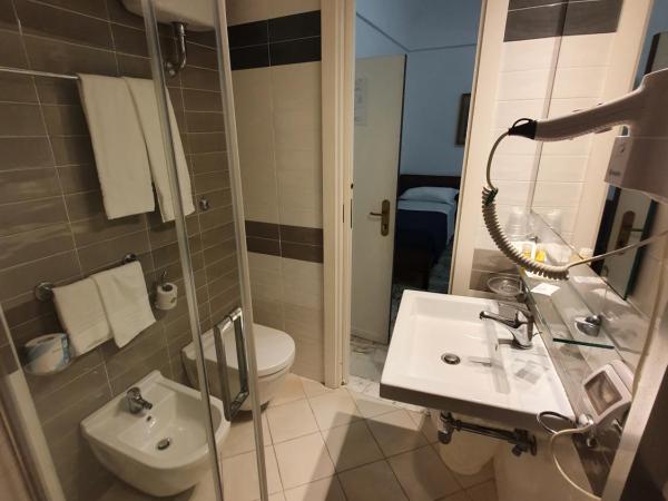 Hotel Il Faro : photo 3 de la chambre chambre quadruple classique