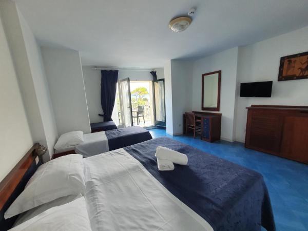 Hotel Il Faro : photo 2 de la chambre chambre familiale - vue sur mer