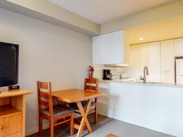 Whistler Peak Lodge : photo 2 de la chambre studio avec canapé-lit