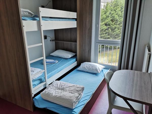 AUBERGE DE JEUNESSE D'ORLEANS : photo 3 de la chambre chambre triple avec salle de bains privative