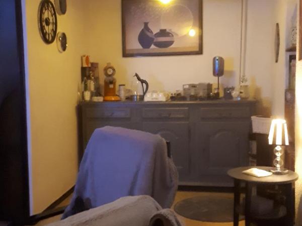 Les MIRABELLES chambres d'hôtes : photo 4 de la chambre chambre lit queen-size avec balcon