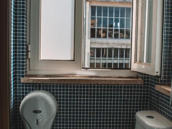 Urban Garden Porto Central Hostel : photo 8 de la chambre capsule in mixed dormitory room with private bathroom