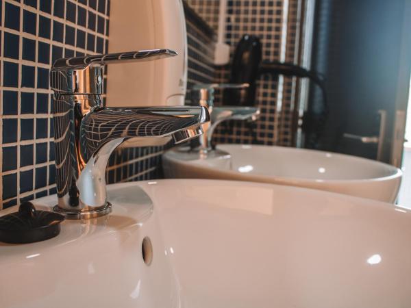 Urban Garden Porto Central Hostel : photo 4 de la chambre capsule in mixed dormitory room with private bathroom