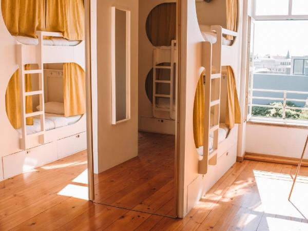 Urban Garden Porto Central Hostel : photo 3 de la chambre capsule in mixed dormitory room with private bathroom