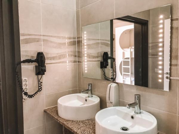 Urban Garden Porto Central Hostel : photo 4 de la chambre capsule dans dortoir mixte de 8 lits - vue sur jardin