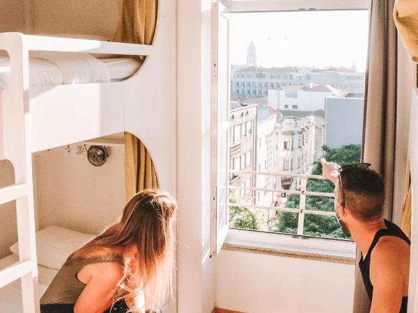 Urban Garden Porto Central Hostel : photo 7 de la chambre capsule in mixed dormitory room with private bathroom