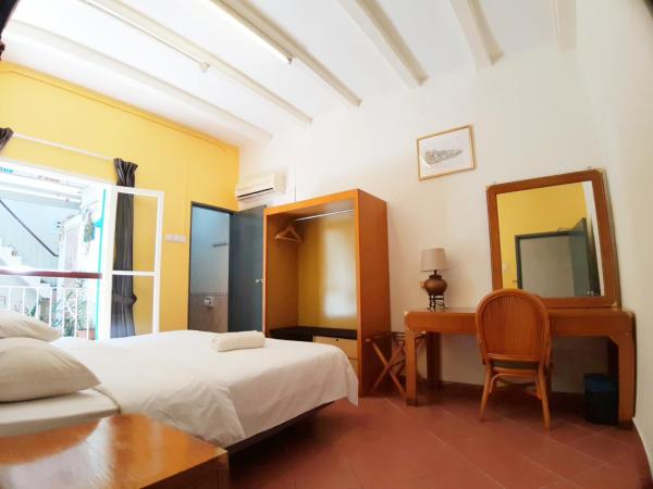 Heeren Inn Melaka : photo 3 de la chambre chambre lit king-size deluxe - vue sur jardin