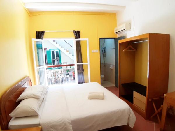 Heeren Inn Melaka : photo 1 de la chambre chambre lit king-size deluxe - vue sur jardin