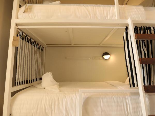 Hostel Lullaby Non-Smoking : photo 3 de la chambre dortoir mixte et supérieur avec 4 lits