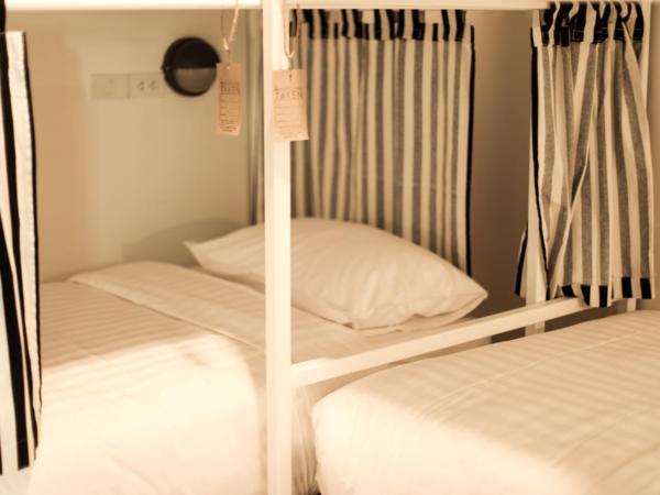 Hostel Lullaby Non-Smoking : photo 3 de la chambre lit dans dortoir mixte de 6 lits