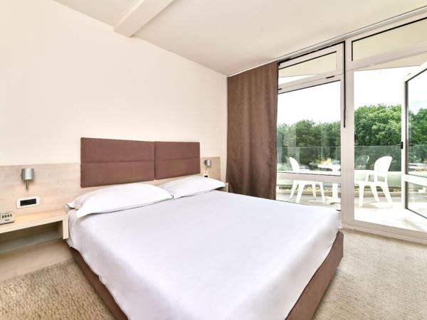 Hotel Mediteran Plava Laguna : photo 1 de la chambre chambre classique avec balcon