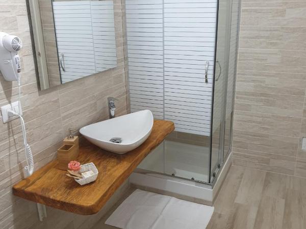 B&B Villa Chiara Bed and Breakfast : photo 2 de la chambre chambre double ou lits jumeaux supérieure - vue sur montagnes