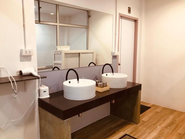 Dragon XIV : photo 5 de la chambre chambre simple avec salle de bains extérieure privative