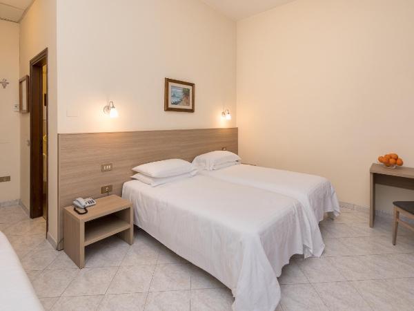 Hotel Casa Del Pellegrino : photo 5 de la chambre chambre triple standard