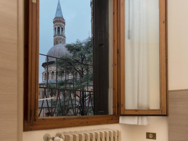 Hotel Casa Del Pellegrino : photo 1 de la chambre chambre triple standard avec vue