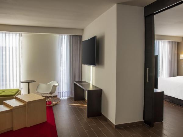 Fiesta Inn Express Queretaro Constituyentes : photo 3 de la chambre suite junior lit king-size