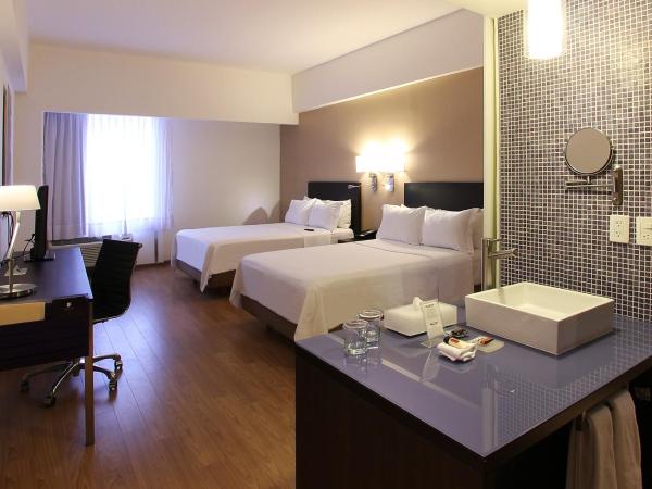 Fiesta Inn Tlalnepantla : photo 5 de la chambre chambre double avec 2 lits doubles