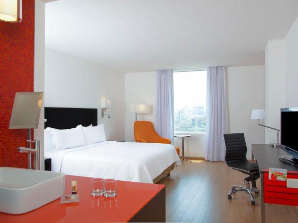 Fiesta Inn Naucalpan : photo 5 de la chambre chambre lit king-size