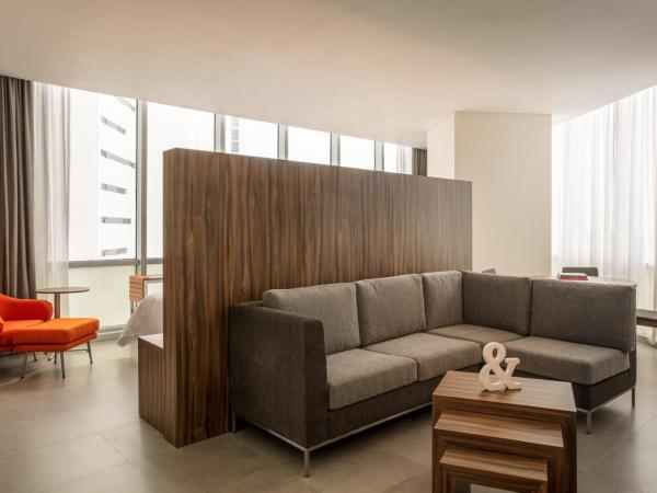 Fiesta Inn Cancun Las Americas : photo 1 de la chambre suite junior avec lit king-size