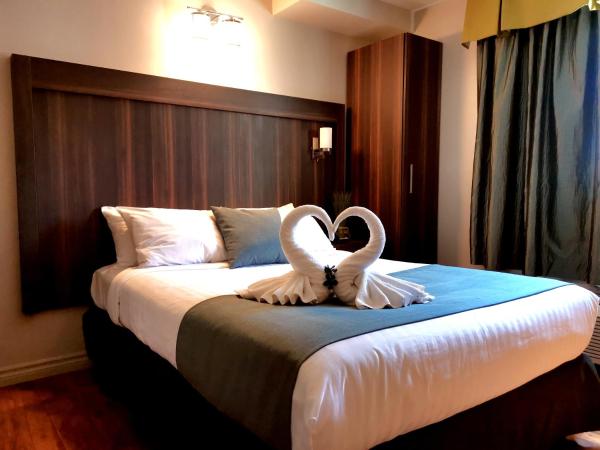 Hotel et Motel Le Chateauguay : photo 2 de la chambre suite lit queen-size avec baignoire spa