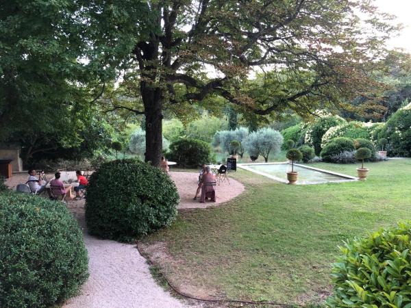 Bastide Saint Jérôme : photo 2 de la chambre suite - vue sur jardin