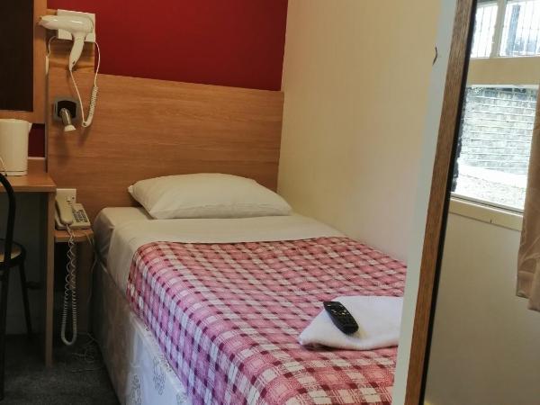 Colliers Hotel : photo 1 de la chambre chambre simple avec toilettes privatives et douche