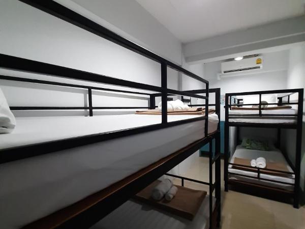 BB House Budget & Boutique : photo 6 de la chambre hébergement familial privé avec 4 lits superposés (sans fenêtre)