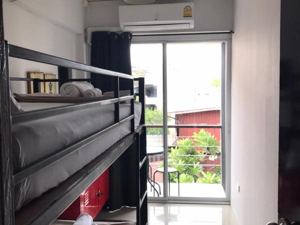 BB House Budget & Boutique : photo 5 de la chambre hébergement privé avec 2 lits superposés et balcon