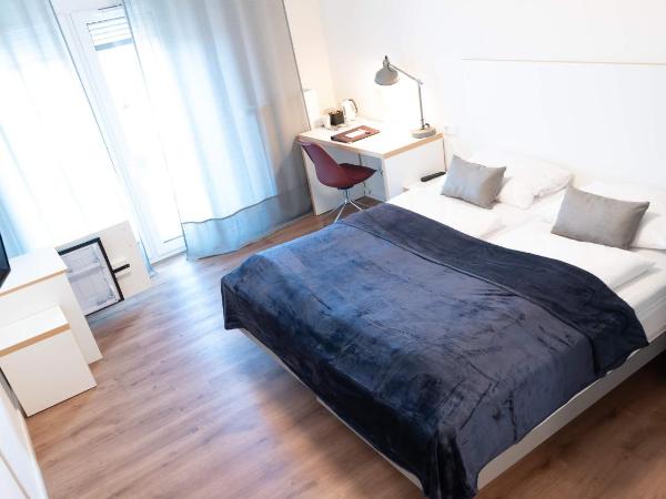 Gästehaus Hansa Residence : photo 1 de la chambre chambre double avec lit d'appoint