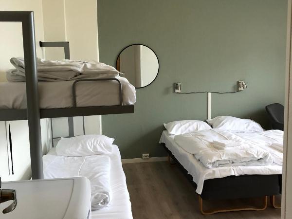 Ami Hotel : photo 3 de la chambre chambre familiale avec salle de bains privative