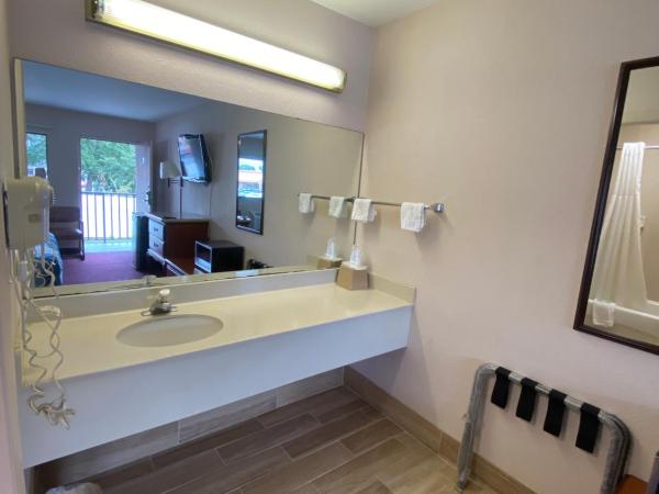 REGENCY INN : photo 6 de la chambre chambre lit king-size deluxe